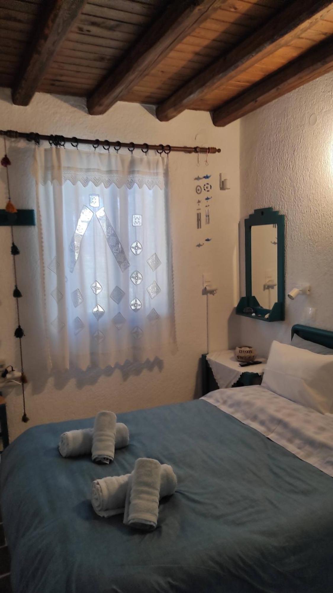 Chrysa'S Cottage House Каристос Екстериор снимка